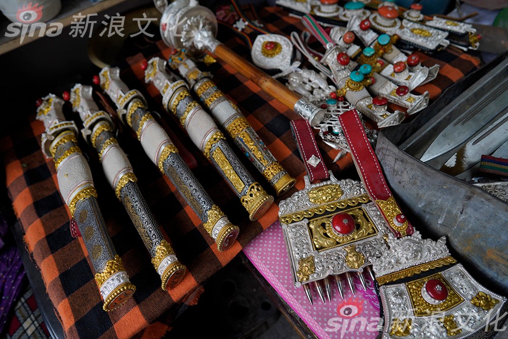 百年传承的安冲藏刀告诉你,冷兵器也可以美成这样|藏刀|刀柄|技艺|刀身|玉树_新浪新闻