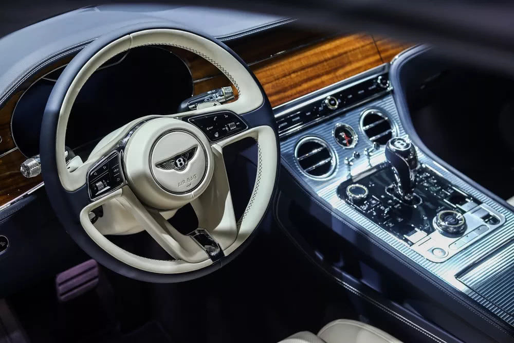 汽车美图分享:宾利,奢华惊艳的中控内饰!