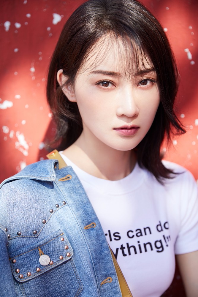 具备多面性的林鹏不论在日常生活还是时尚穿搭方面,总能带给大家不一