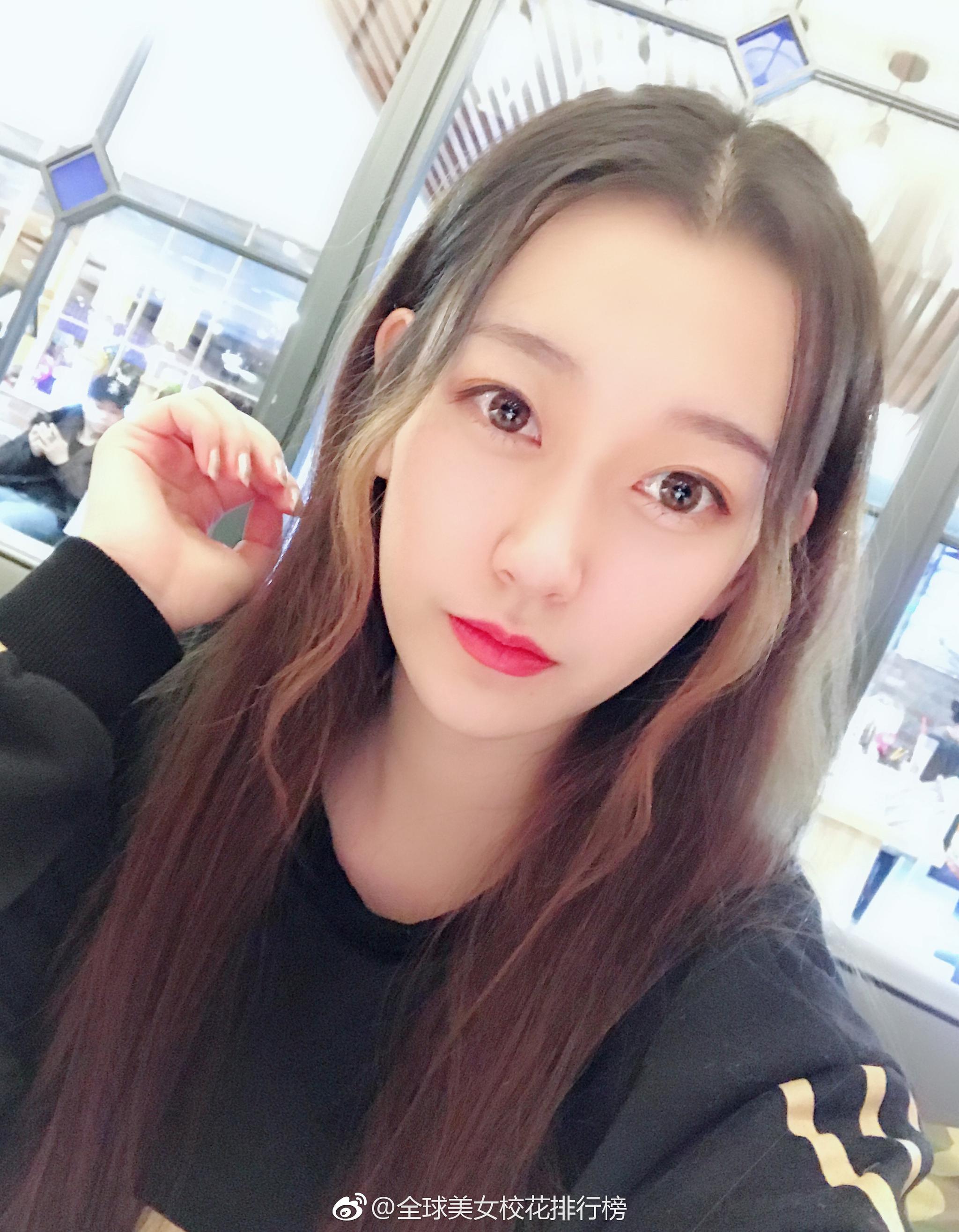 美女校花北京城市学院李雨佳18岁身高165cm体重100斤喜欢跳舞