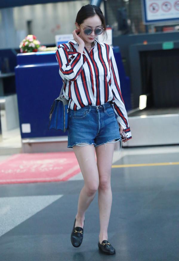 女明星穿牛仔短裤 杨幂娜扎那么好看 不过看到李宇春穿 评论亮了