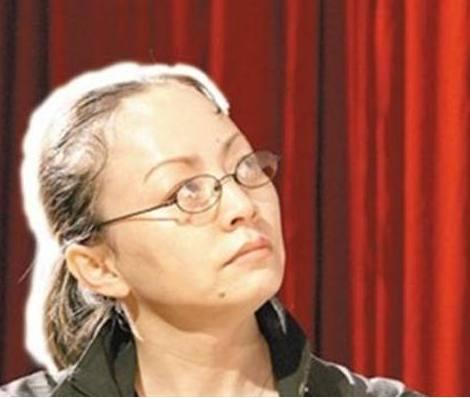 58岁英达近照,三婚妻子老态尽显,不让亲儿子参加爷爷葬礼!