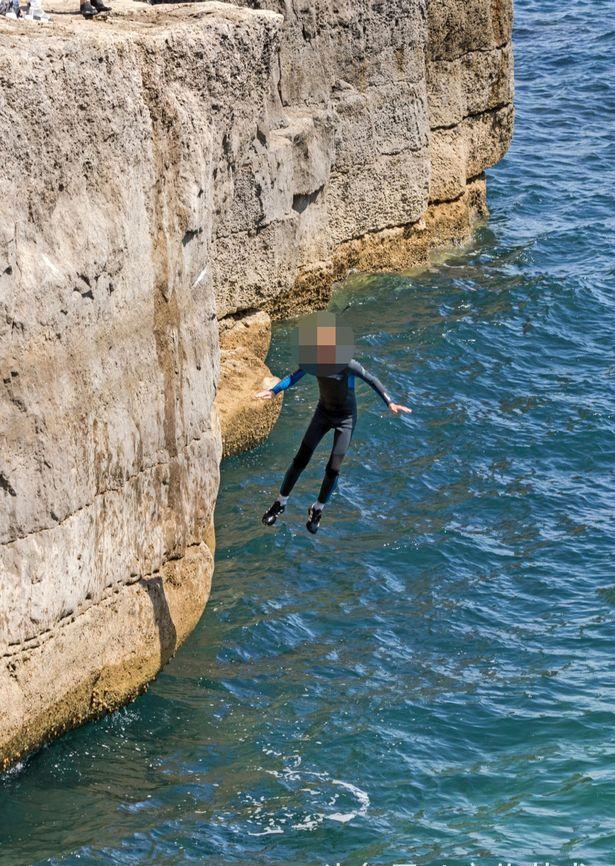 跳水,并且把这个行为列为高危行为,自从2005年以来,英国至少有20人