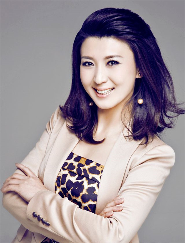 唯一一个能降住郭德纲的女人,曾多次上春晚,今46岁开上百万路虎