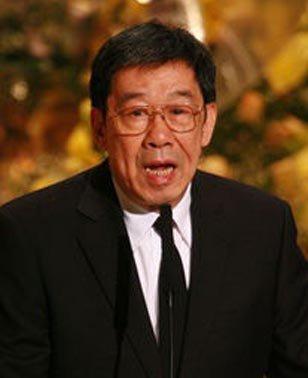 谢贤都叫他修哥,当年红到谢贤叫屈,私下林忆莲张家辉都称他干爹