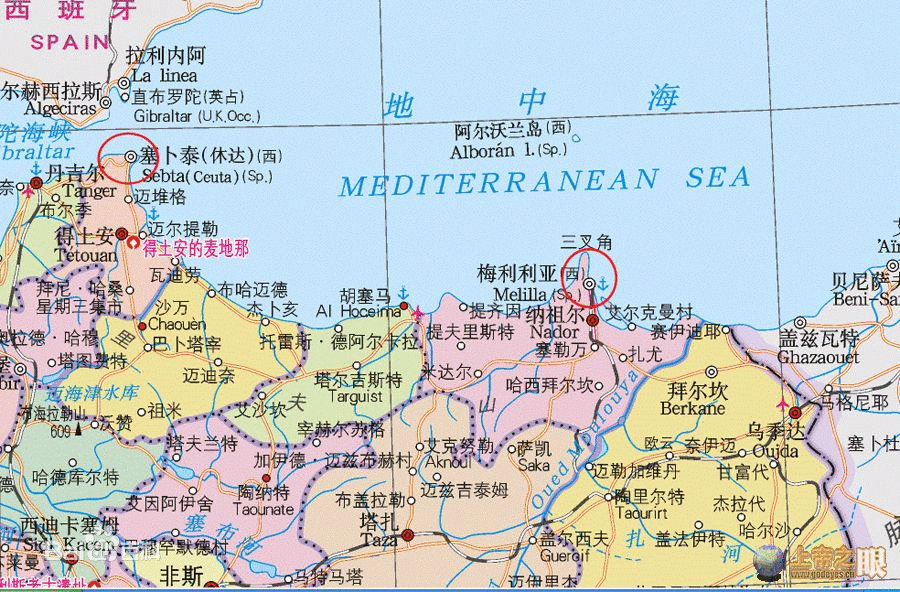 在北非的摩洛哥与西班牙梅利利亚交界的铁丝网上