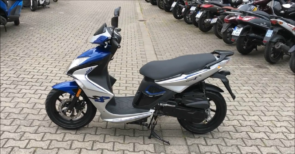 代步利器实拍光阳50cc踏板摩托车