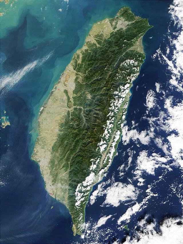 面积相当的台湾和海南,为啥人口相差那么大