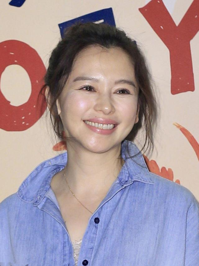 满面油光,脸庞浮肿,清纯女神徐若瑄都变成这样了,你还敢认吗?