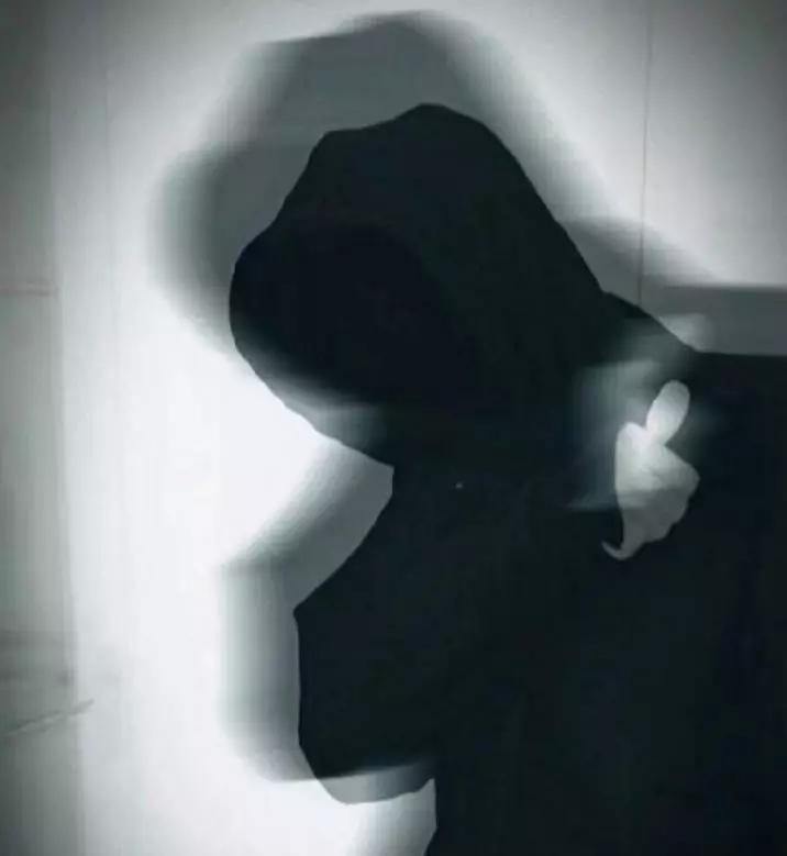 抖音里的黑脸v终于露脸了?网友:难道唯一一位靠才华的人也要靠脸