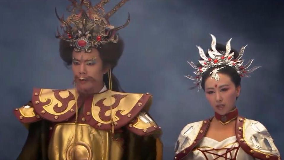 姑娘遭到电闪雷劈,雷公和电母说出真相,姑娘是雪蛟成精