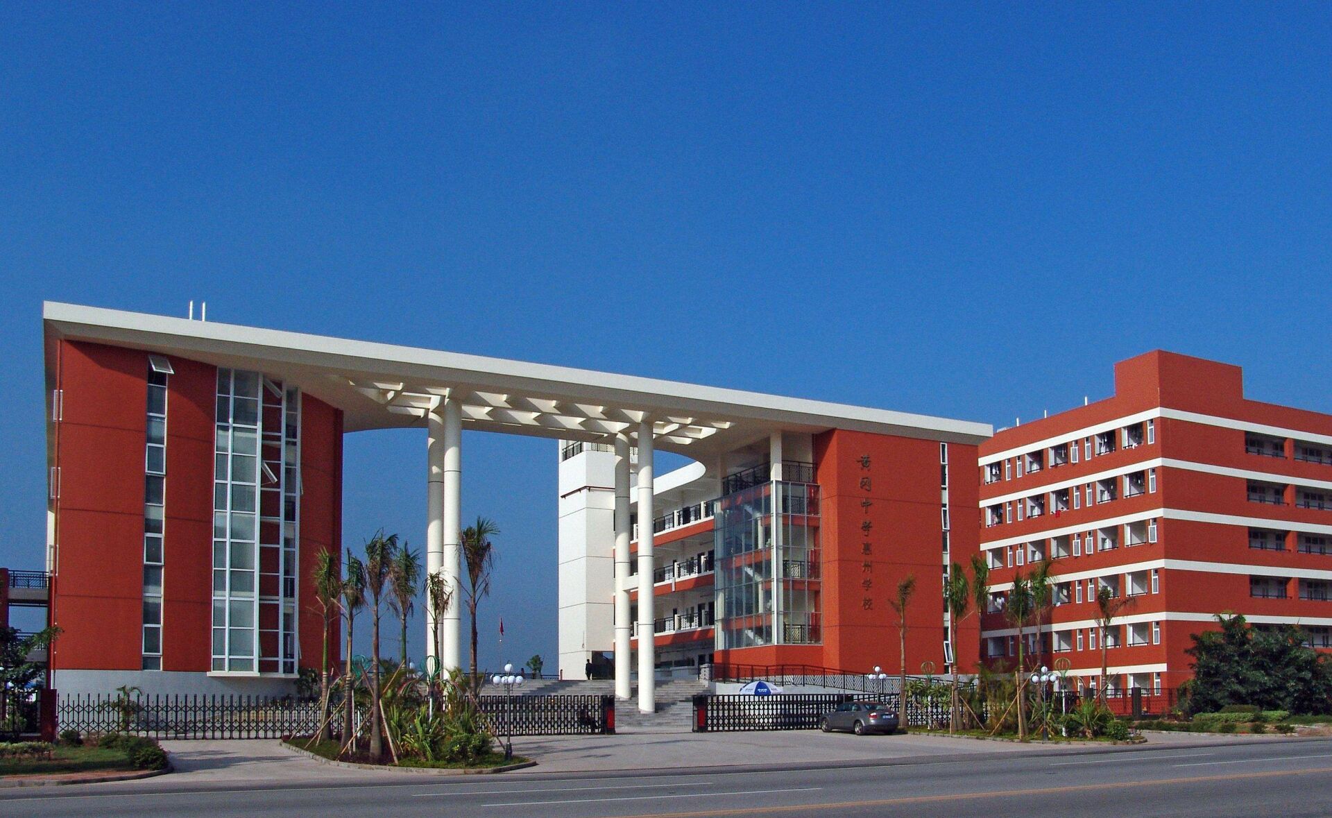 国内最牛高中考取清华最高峰时21人,今光环不再,两原因叫人无奈