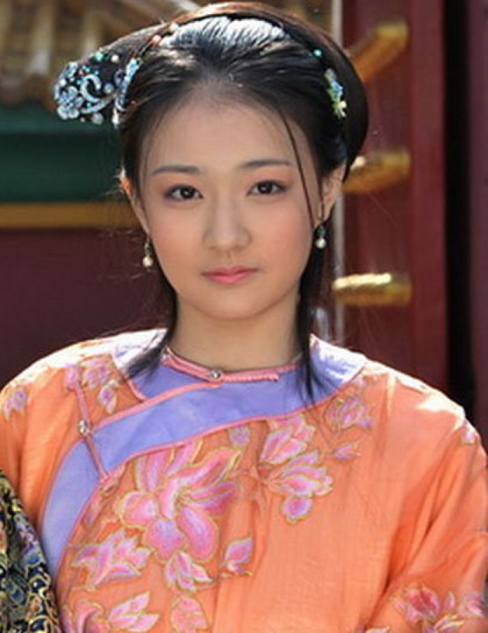 徐璐的短裤短到一言难尽,还要卷起来显得更短,网友:还不如不穿