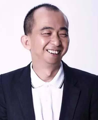 他被吐槽相貌丑陋,却能导能演,不知道打了圈内多少导演演员的脸