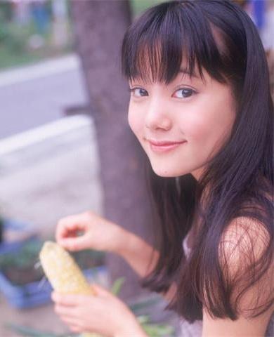 电影中的女主角茂木夏树清纯可爱,不仅在片中俘获了周杰伦和陈冠希的