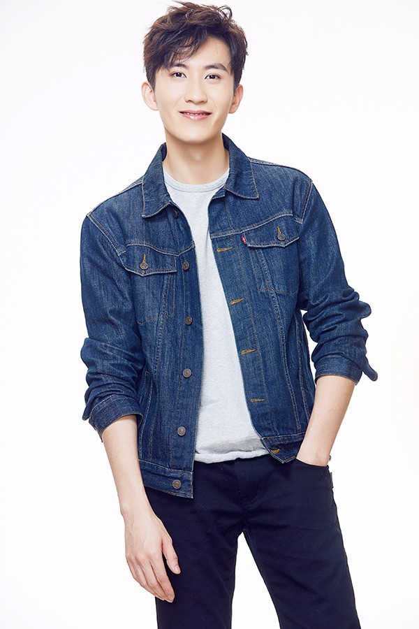 袁野生日大片曝光 表情丰富多面立体解读