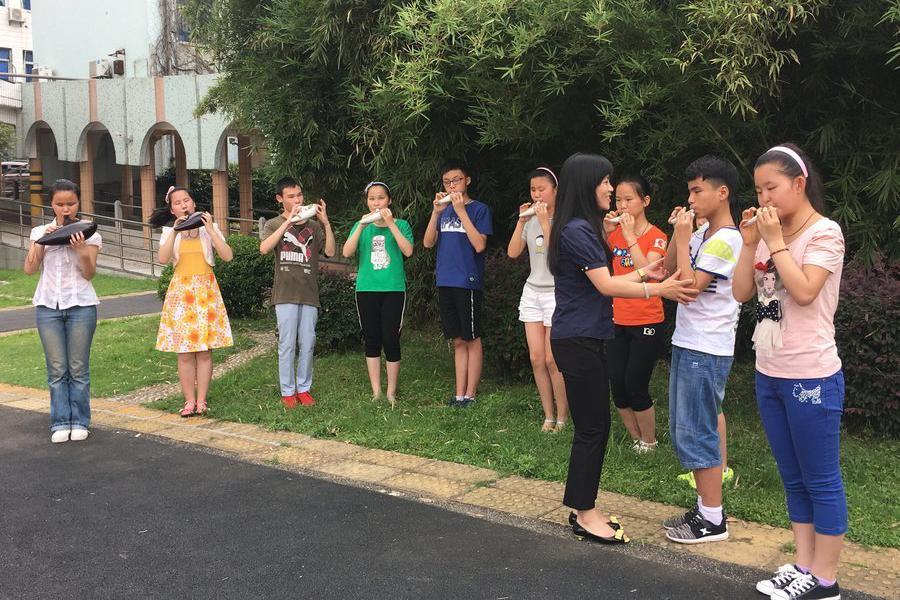 用音乐为盲童筑梦,欧洲主流媒体点赞中国最美教师|主流媒体|盲童|张龙_新浪新闻