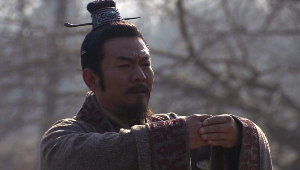 秦穆公宠爱女儿,为她找来吹箫少年,两人合奏一曲,引来龙凤呈祥