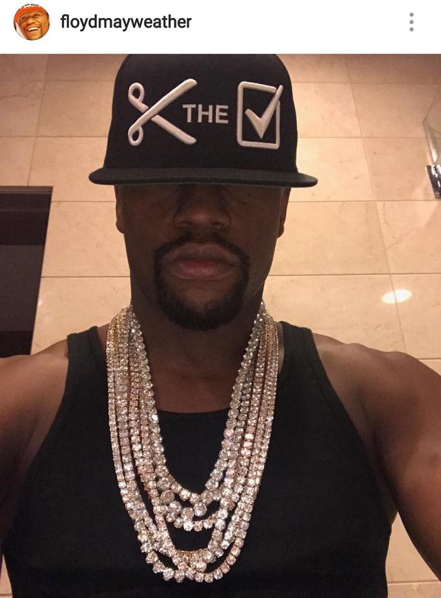 梅威瑟戴6条钻石项链价值超1000万