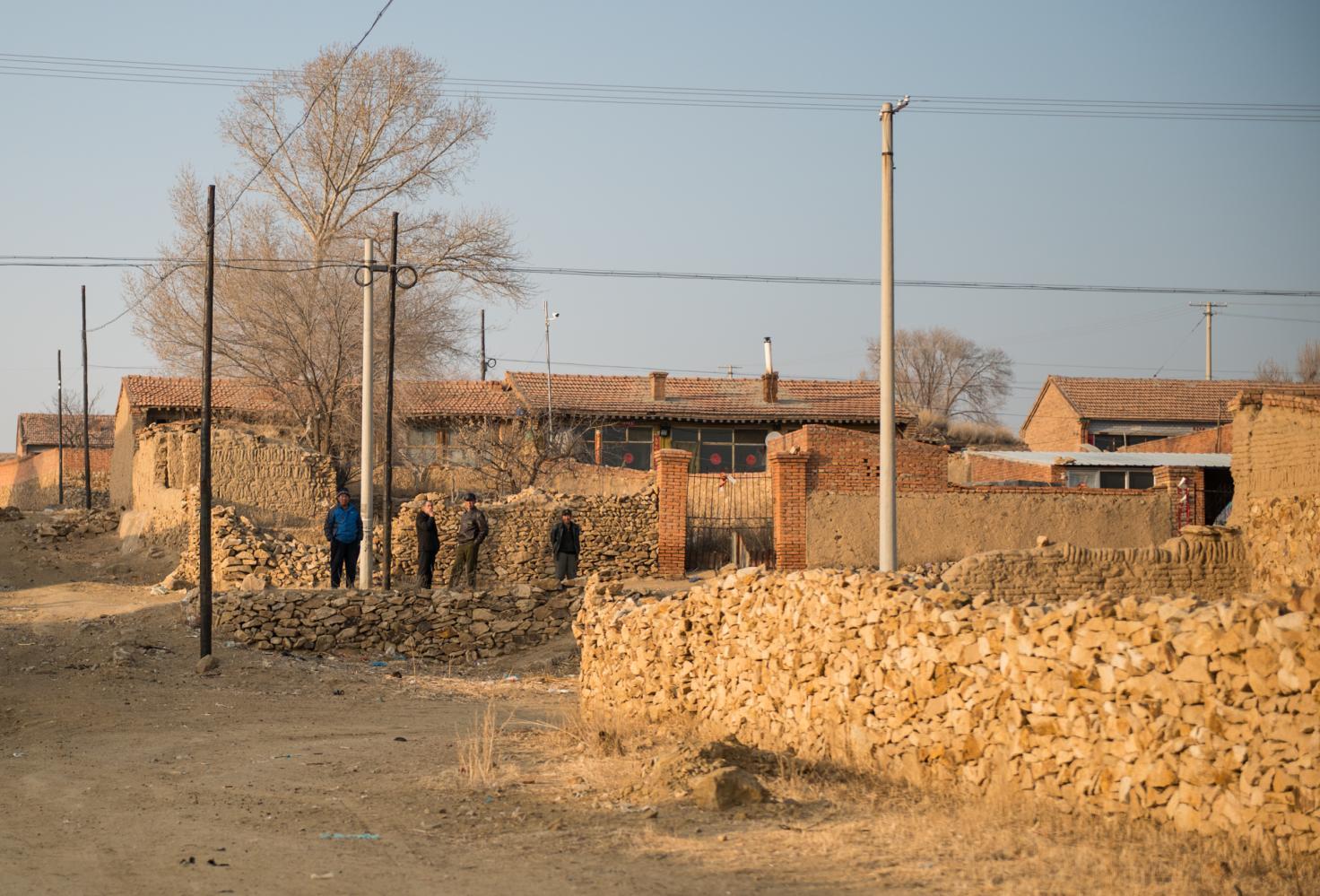 以北方的一些农村来看,过去二十年的人口流失率超过百分之七八十,好像