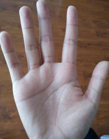 手上有这4种特征的人男穿金女戴银注定富贵一生