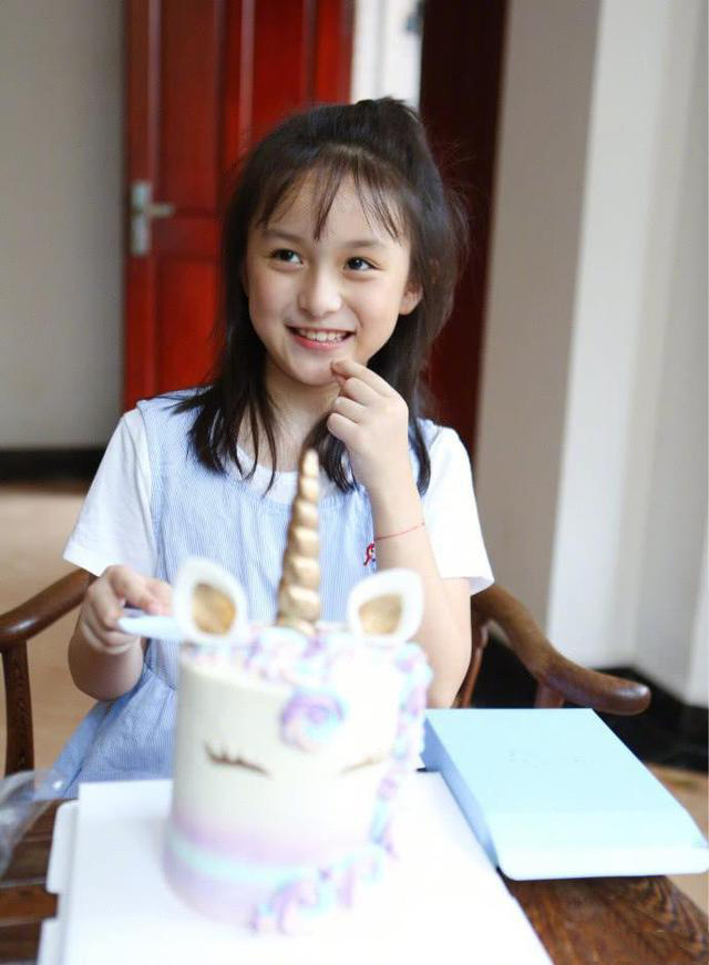 小芈月刘楚恬晒庆生照9岁已经是个小美女了