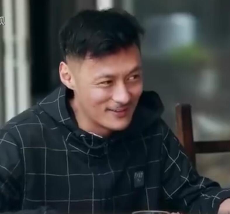 曾与周冬雨组cp的余文乐成功晋级奶爸,陈建州的评论却令人深思