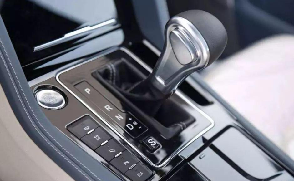 奔驰又双叒失控了!杭州闹市致四死车祸车主:刹