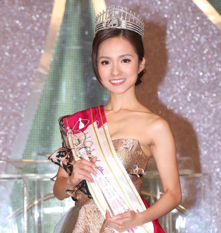 香港小姐前三甲出炉,冠军颜值高,亚军有气质,季军笑容很甜美!