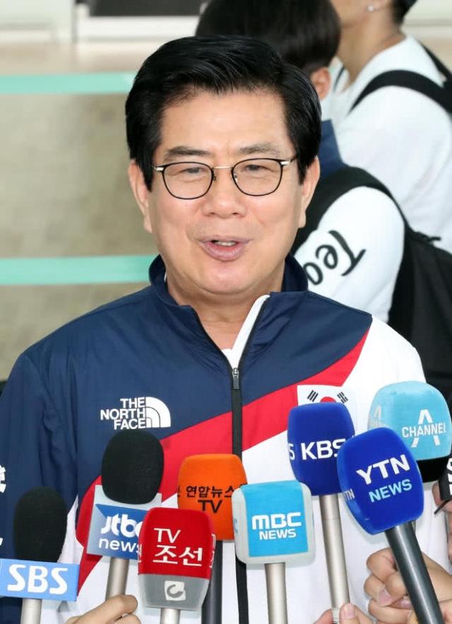 请替沈铎向韩国游泳队道歉的教练,作出深刻检讨!