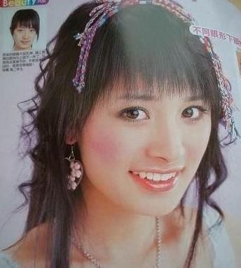 杨幂早期拍摄的杂志照, 脸方造型土气, 但颜值依然在线