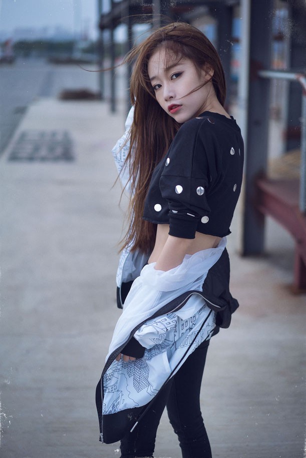 氧气美女模特陈思雨街拍写真图片