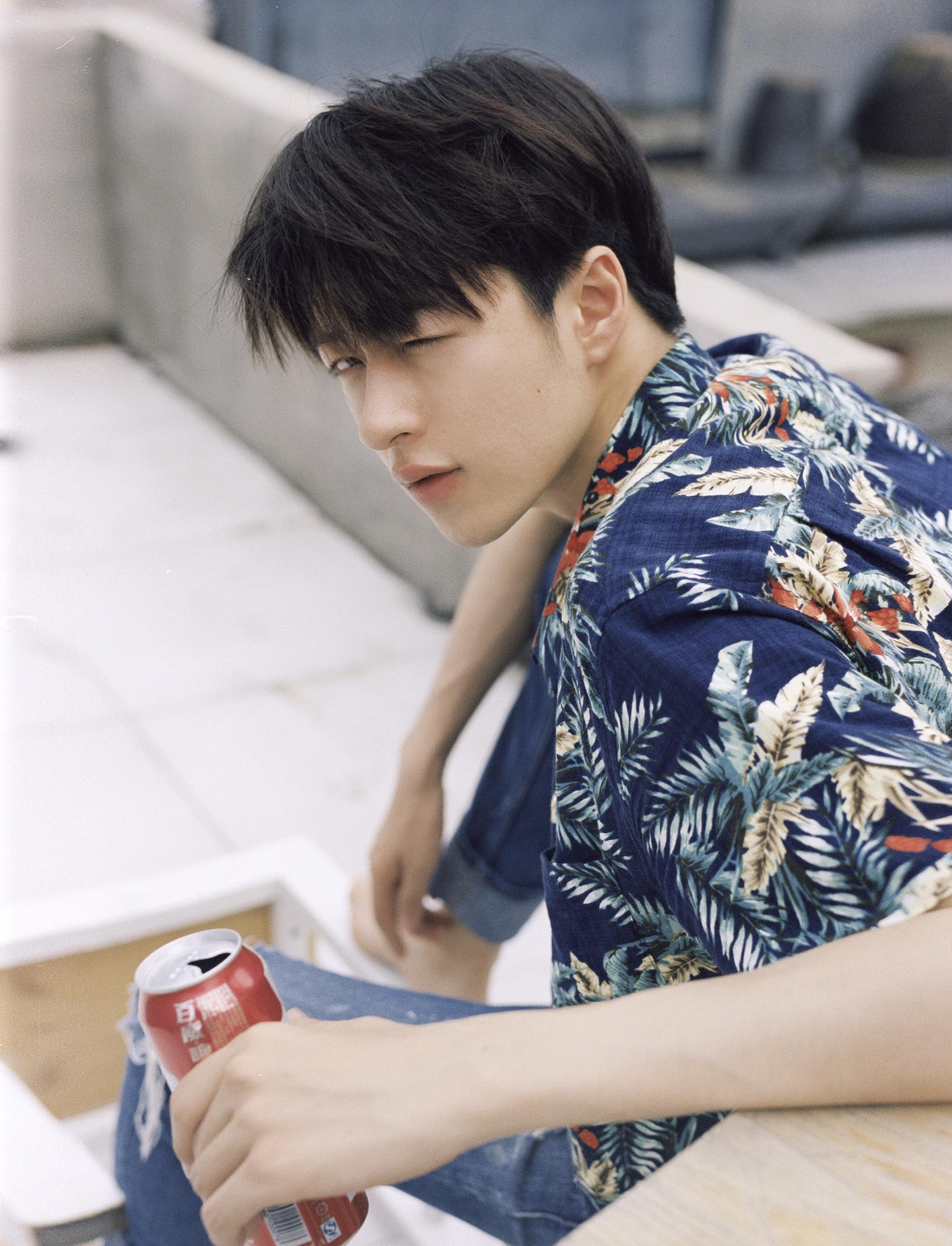 对这个小哥哥的侧颜表示非常满意