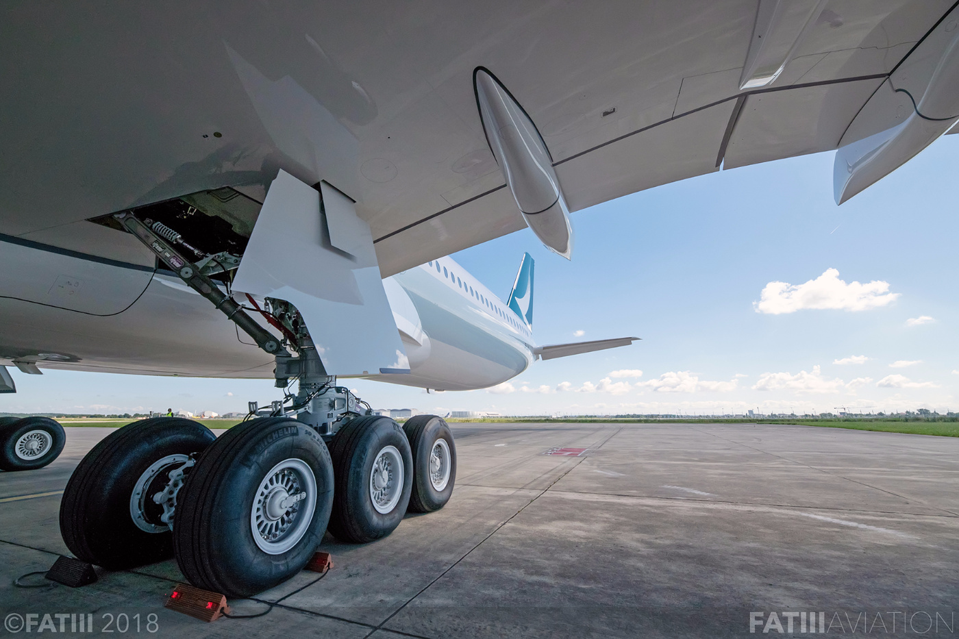 交付| 不止是更长,国泰首架a350-1000交付,细节又赢了