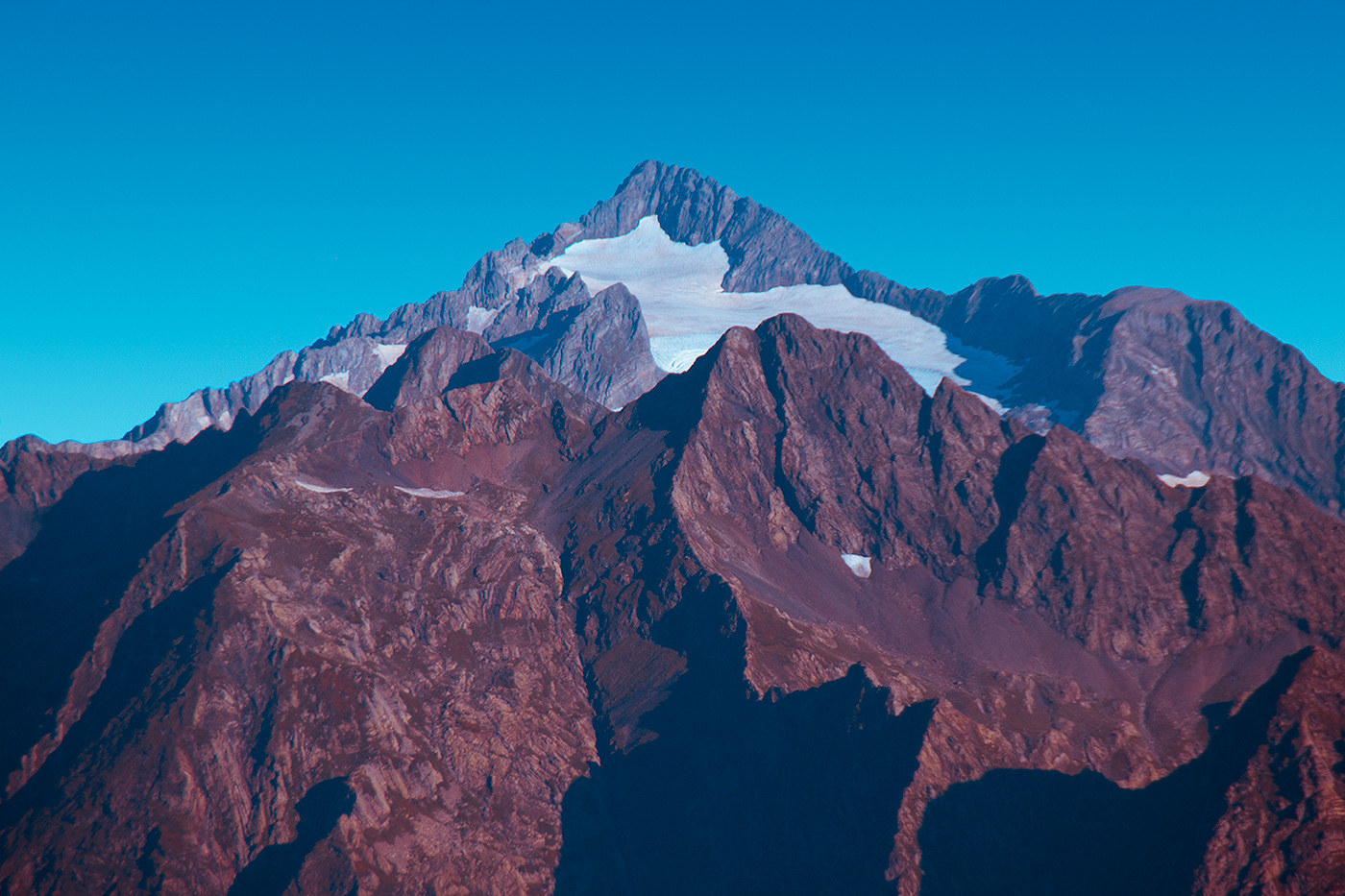 高加索自然保护区位于俄罗斯的高加索山脉