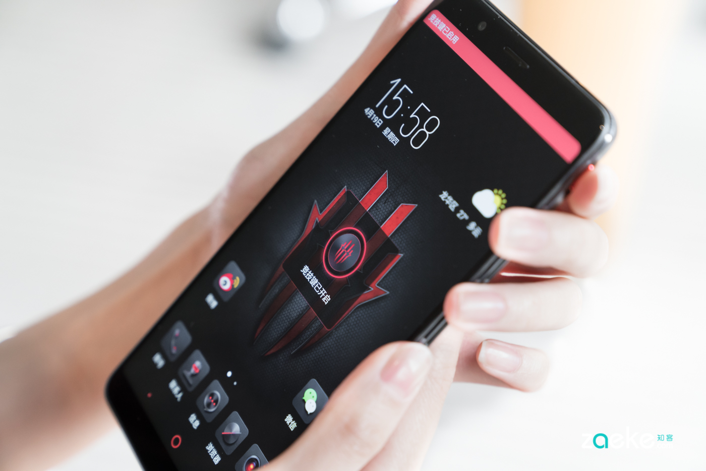 高颜值的努比亚红魔电竞游戏手机,也更适合玩