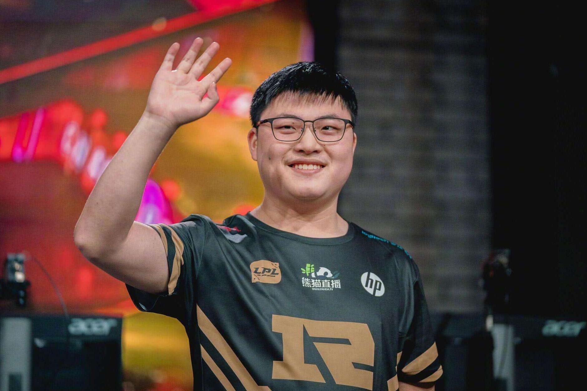 lol:职业选手童年照片大盘点 原来uzi小时候如此清瘦
