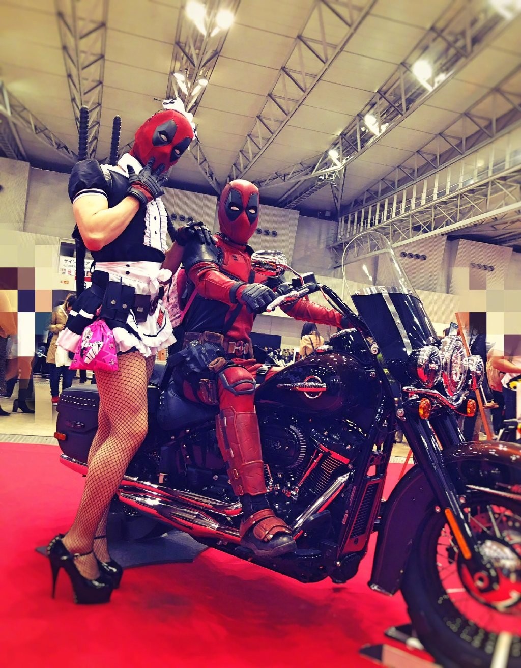 今天东京漫展上cos死侍女仆装高跟鞋