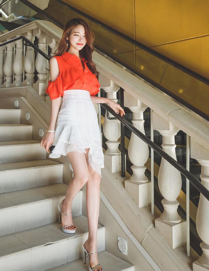 妹子穿短裙身材好魅力多