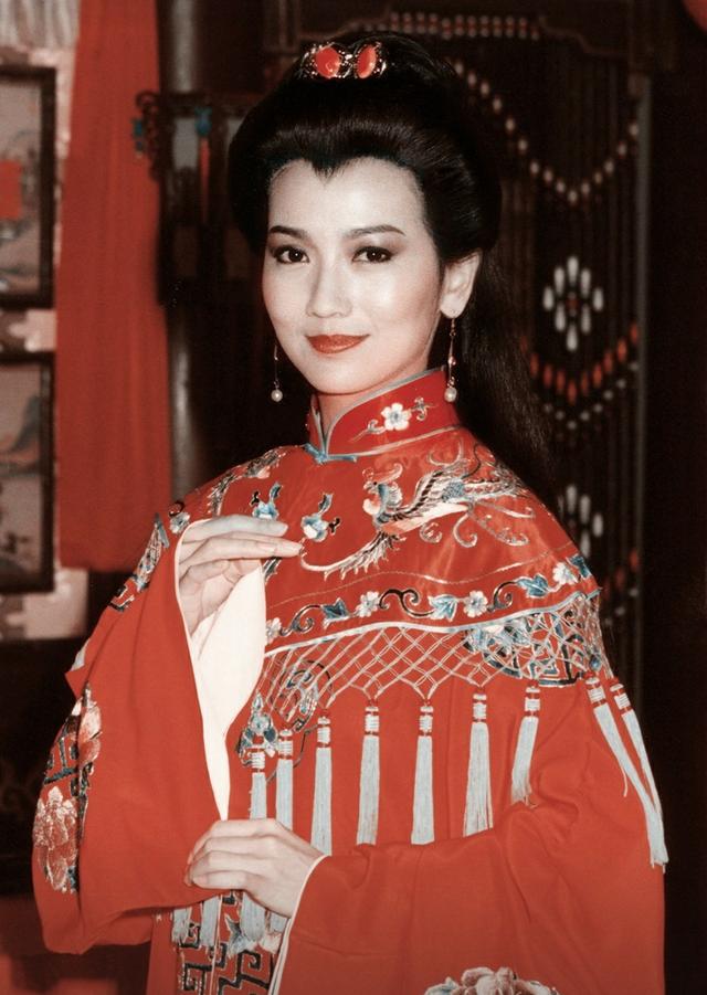 《新白娘子传奇》赵雅芝替身曝光,网友:颜值不输现在小鲜肉