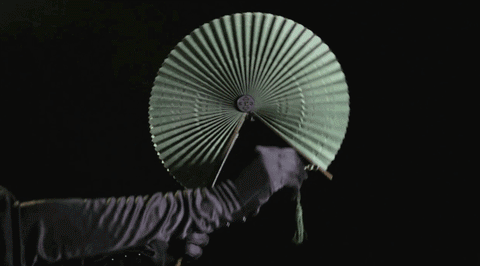 伦敦扇子博物馆2013年的展览"curiosites & quirky fans"中几把珍贵