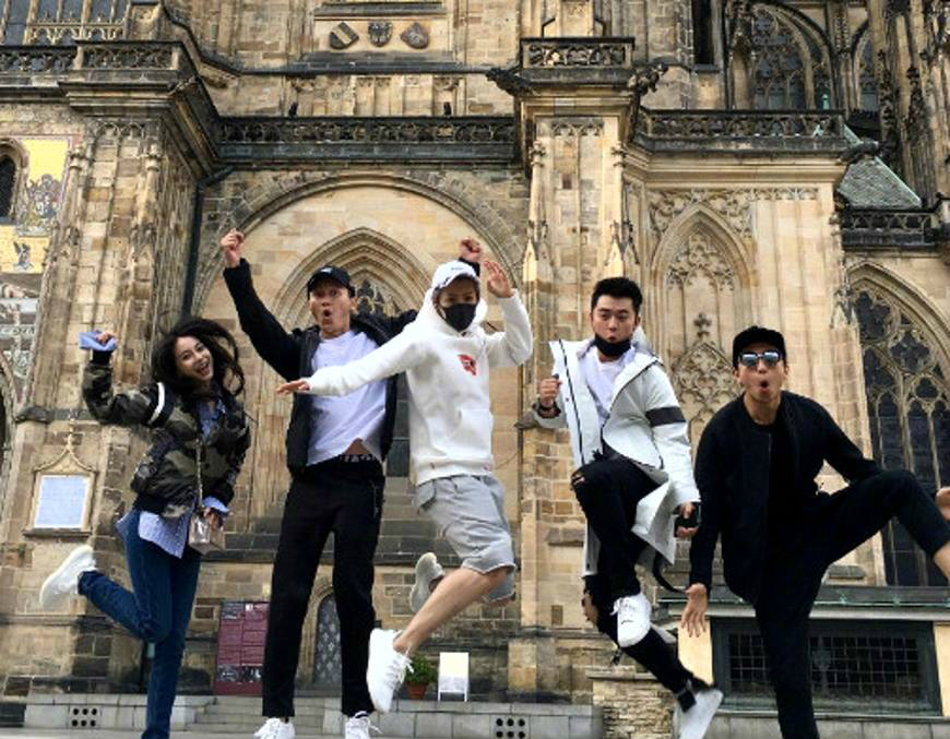 奔跑吧兄弟团关系真的那么好吗看完这几张照片你就会懂