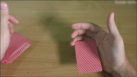 有趣的纸牌游戏,这样的纸牌新玩法你学会了吗