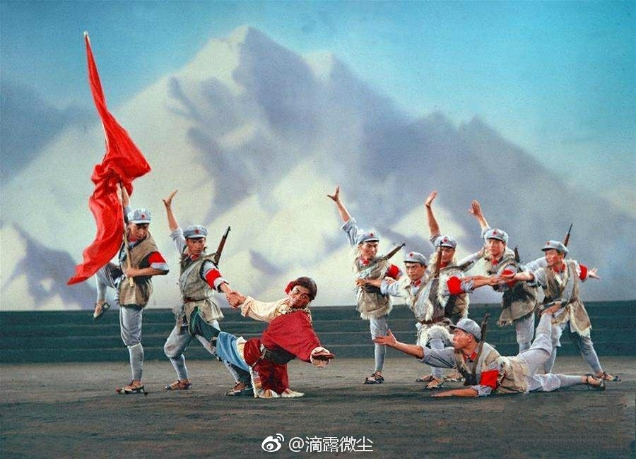 1964年10月2日,大型音乐舞蹈史诗《东方红》在人民大会堂首演|东方红|人民大会堂|史诗_新浪新闻