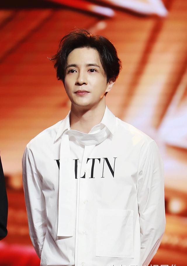 张亚东,唐汉霄等多位知名音乐人为歌曲质量保驾护航,歌曲由薛之谦本人