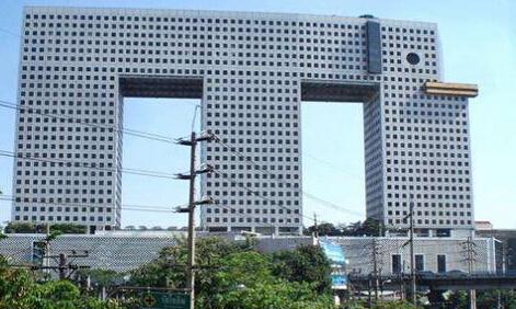 "大象楼"建于1997年,位于369/38 phaholyothin road, chom phon