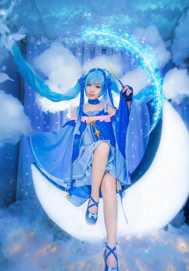 超美公主陛下 初音未来 星与雪的公主 cosplay