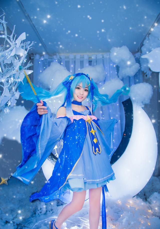 超美公主陛下 初音未来 星与雪的公主 cosplay