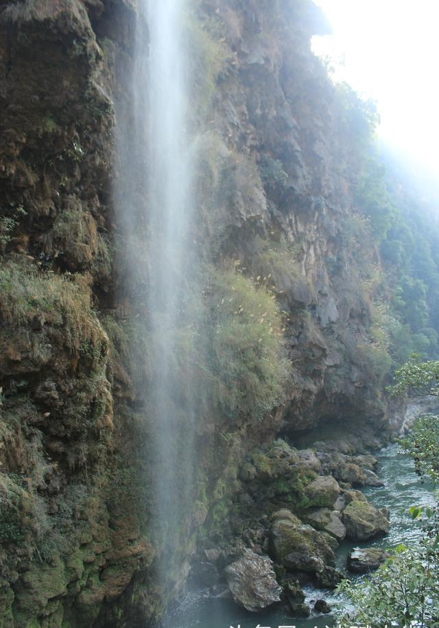 瀑布三首之三:飞瀑