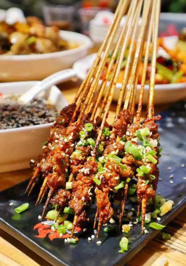 天天爆满,时时排队!贵阳这家竹签烤肉凭什么这么火?原来是